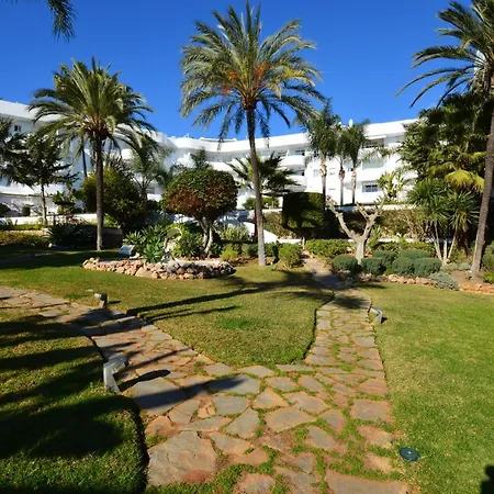 Real - 2 Bedroom Apartment *